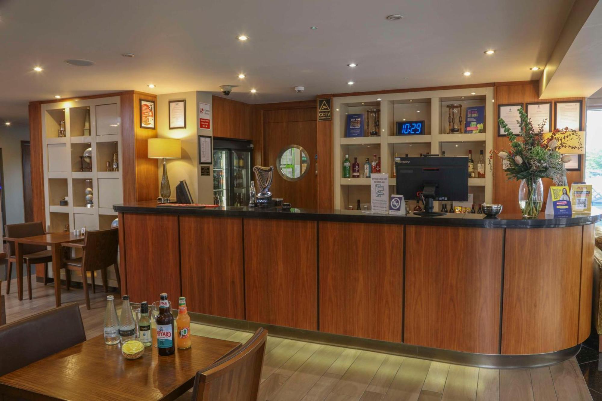 Best Western Pontypool Metro Hotel Exterior foto